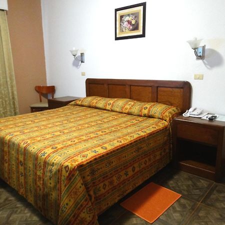 Hotel Astromundo رينوسا المظهر الخارجي الصورة