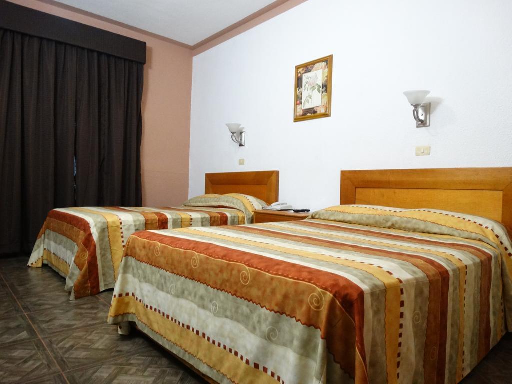 Hotel Astromundo رينوسا المظهر الخارجي الصورة